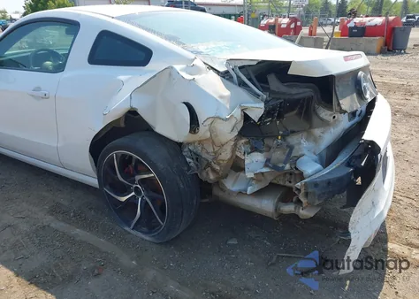 2014 Ford Mustang V6 z USA, uszkodzony, nr VIN 1ZVBP8AM0E5217012